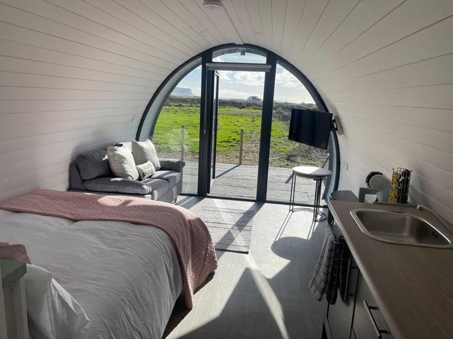Gaoth Na Mara Pod Apartment Doolin Exterior photo